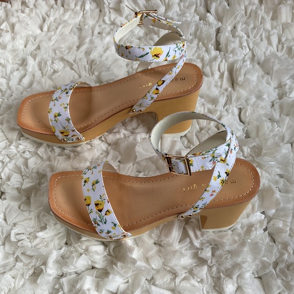 Madden Girl Caprise Wooden Platform Sandals - Picture 7 of 8
